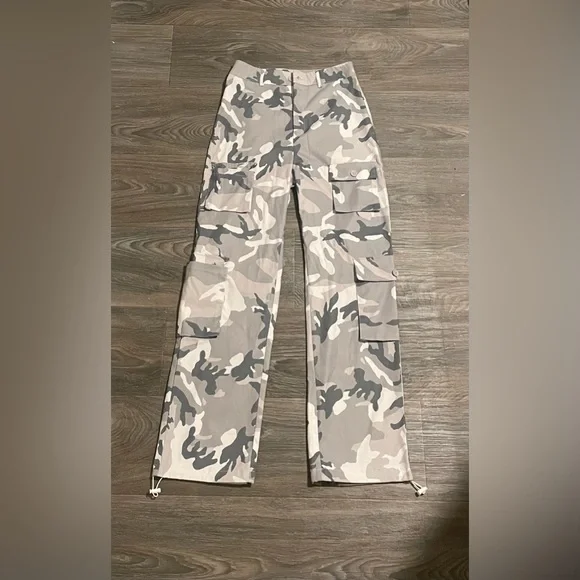 New Camouflage Cargo Pants Size XS - Picture 2 of 7